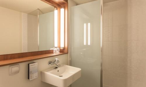 Campanile Poitiers - photo 2