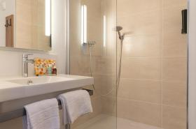 B&B HOTEL Poitiers Aéroport - photo 8